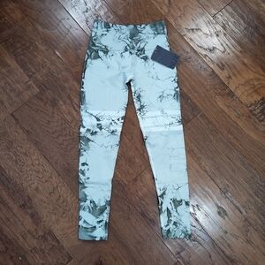 NUX Leggings Mineral Tie Dye White Gray S NWT